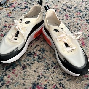 Women’s Nike size 7